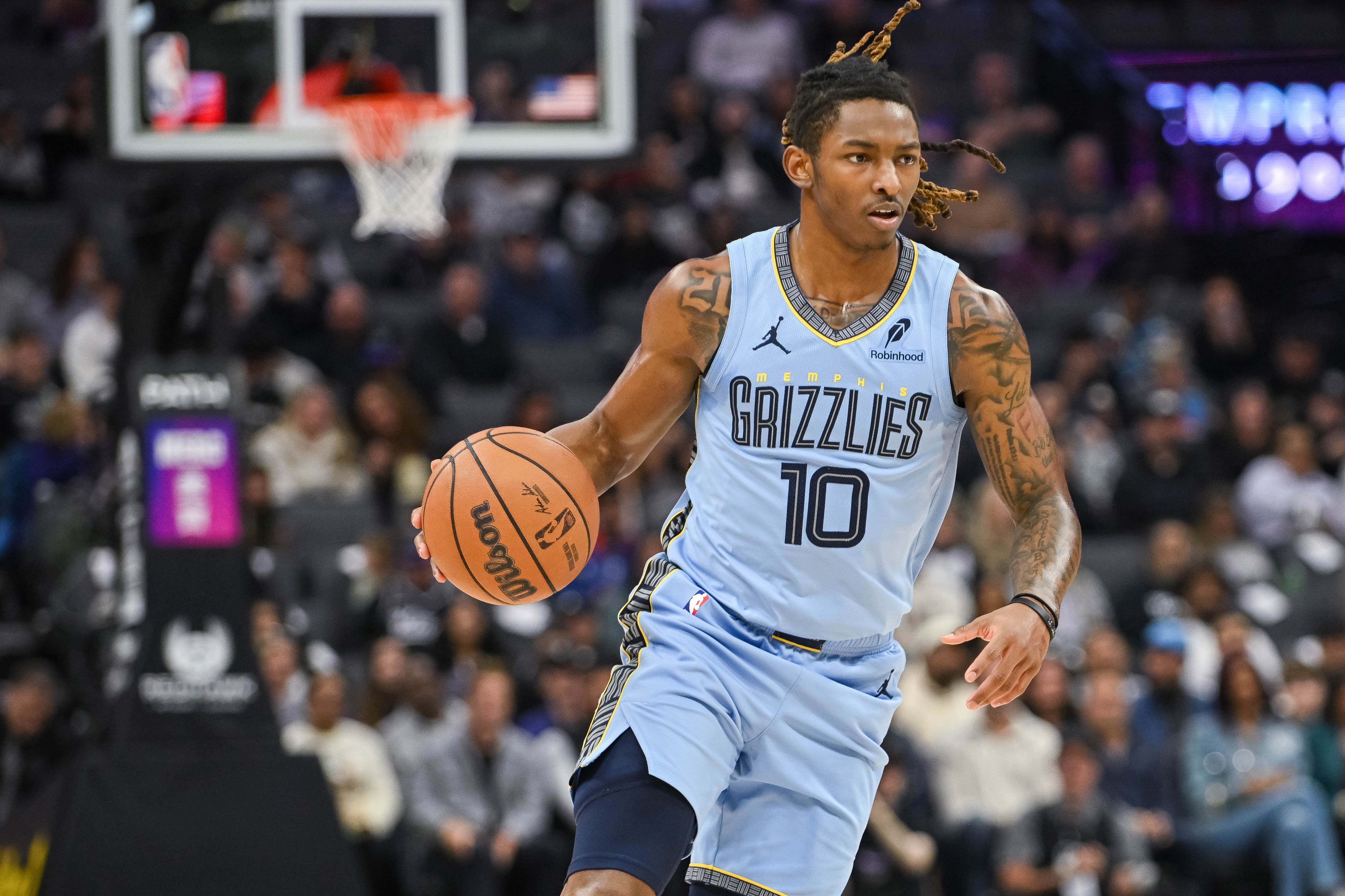 【菜鸟】斯莫尔19分7板3助2断 克赖尔11分5板 辛森12分4三分杀勇